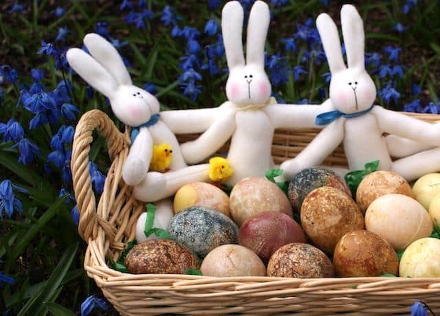 Recipe: Naturally-Dyed Easter Eggs