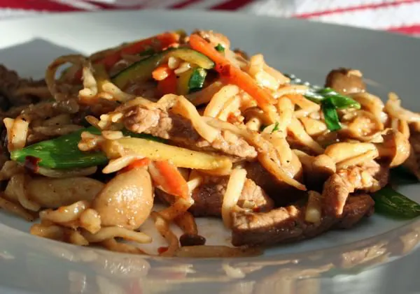 Beef Lo Mein Recipe anyone can make -- better than take out! Gluten-free options