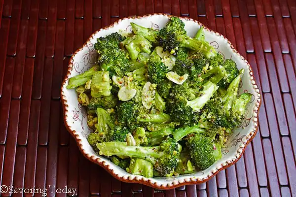 Tuscan Roasted Broccoli is a delicious Thanksgiving side dish recipe. It brings balance to the flavors of any rich, holiday meal. 