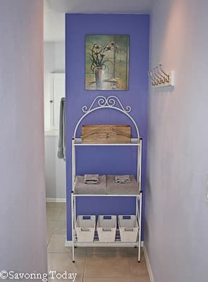 A new rack for extra towels. I haven't decided what I'll fill the baskets with as yet.