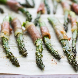 asparagus wrapped in prosciutto