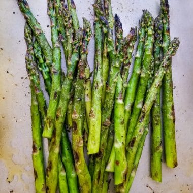 a pan of cooked asparagus