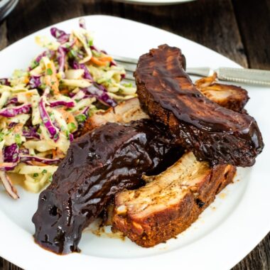 grilled ribs with barbecue sauce