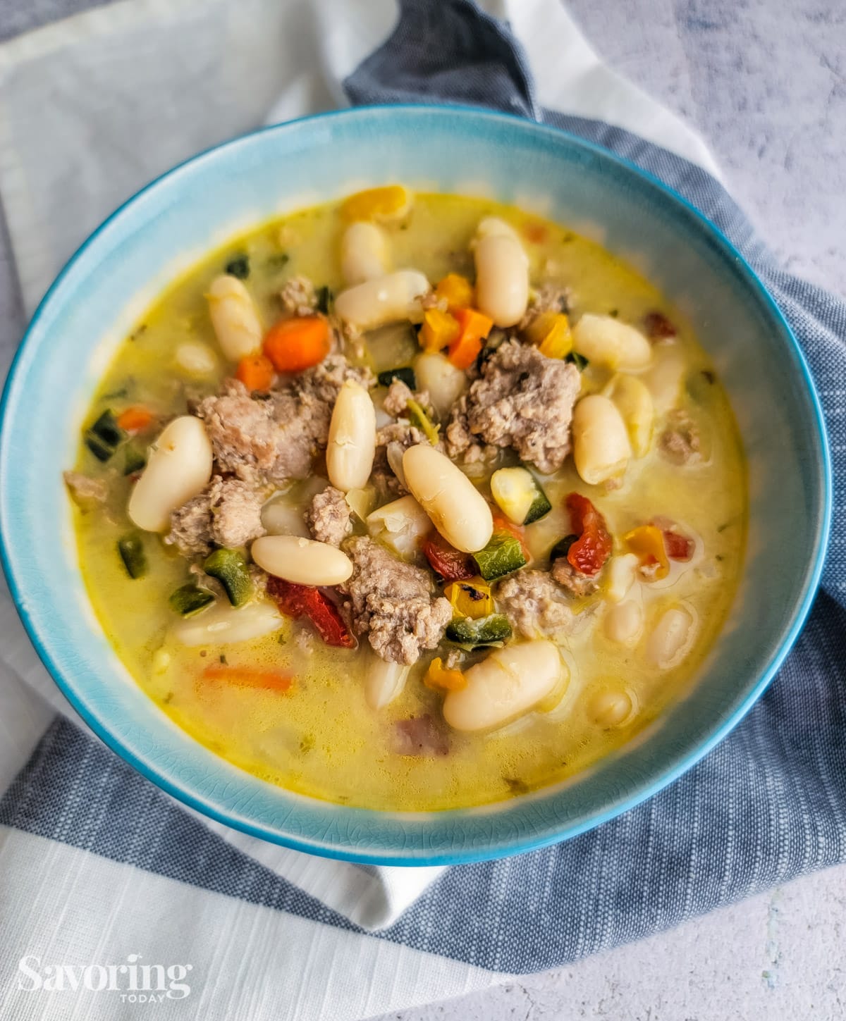 white turkey chili without the toppings in a blue bowl